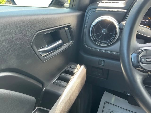 Used 2024 Chevrolet Colorado LT w/ LT Convenience Package II AWD/4WD image 24