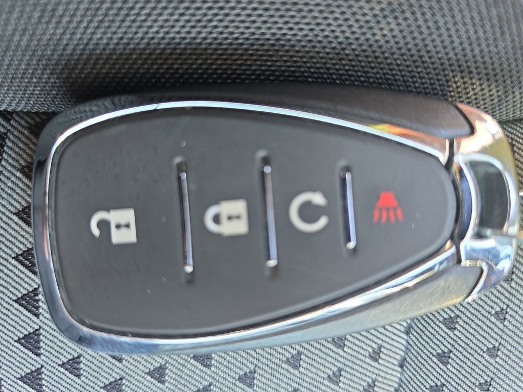 Used 2025 Chevrolet Trax LT w/ LT Convenience Package image 37