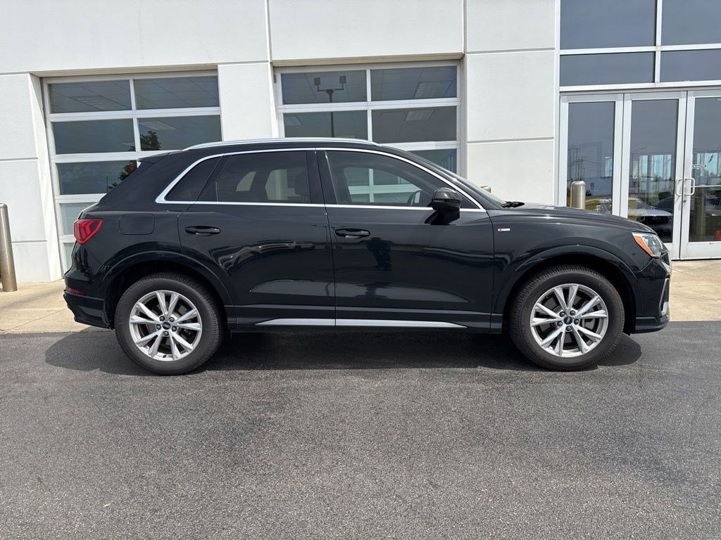 Used 2022 Audi Q3 2.0T Premium w/ Convenience Package AWD/4WD image 3