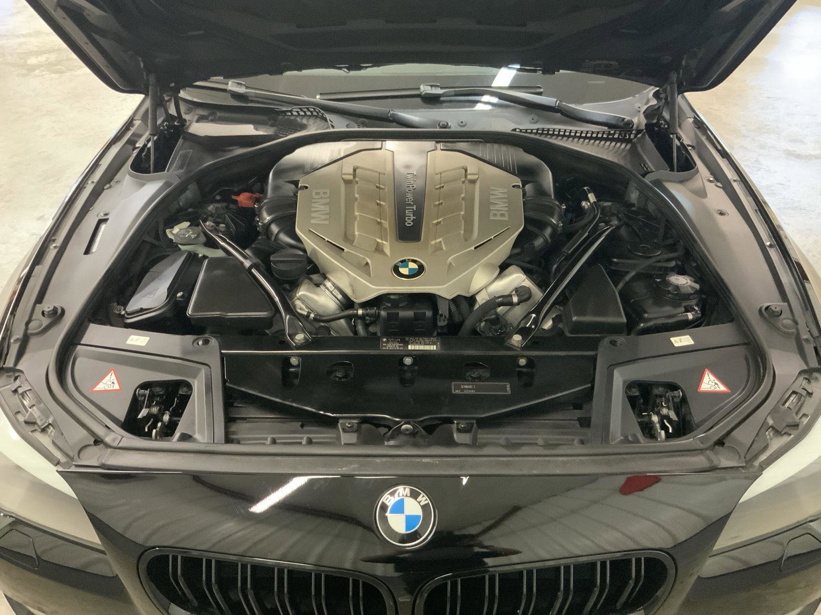 Used 2011 BMW 550i xDrive Sedan AWD/4WD image 42