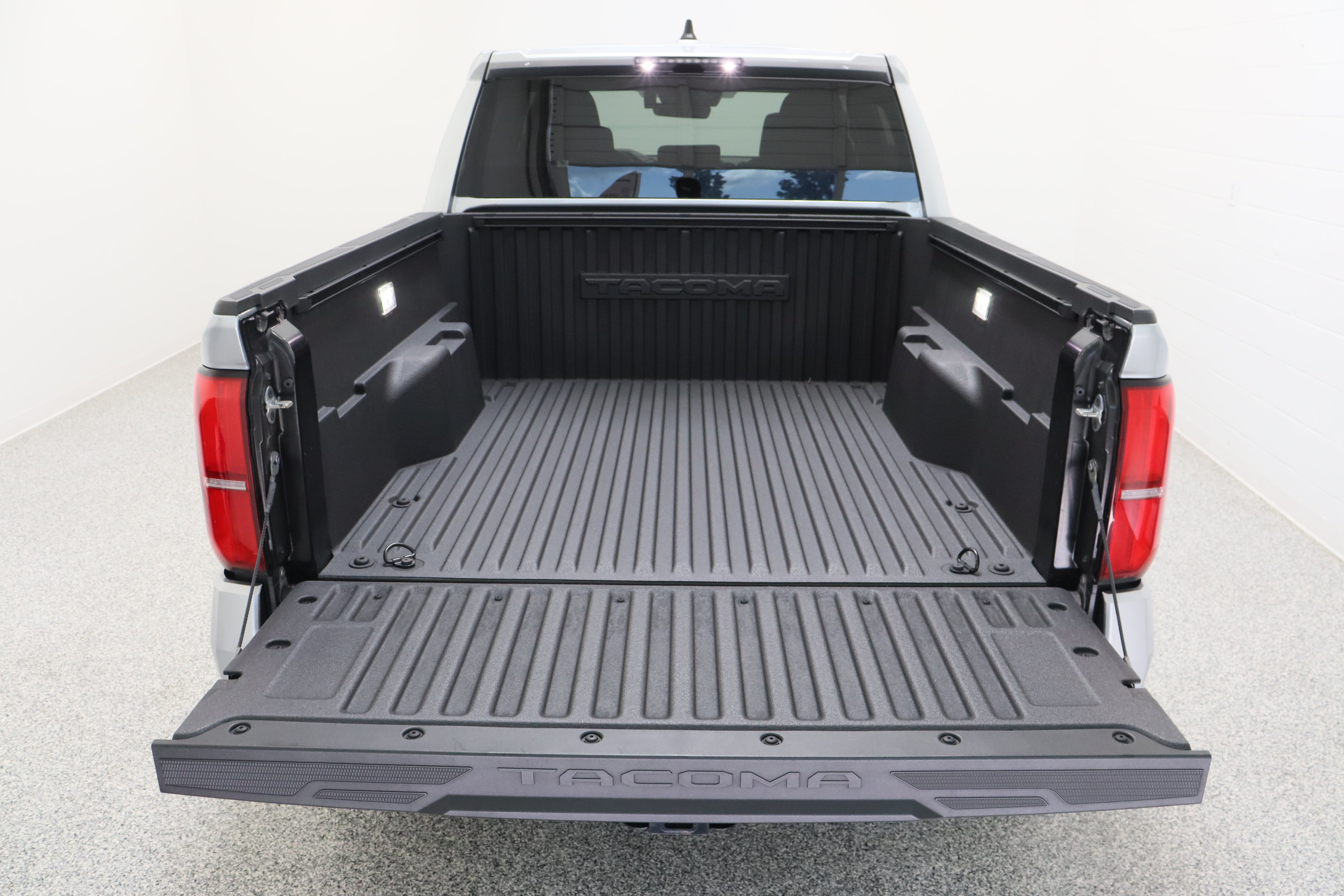 Used 2024 Toyota Tacoma TRD Off-Road AWD/4WD image 31
