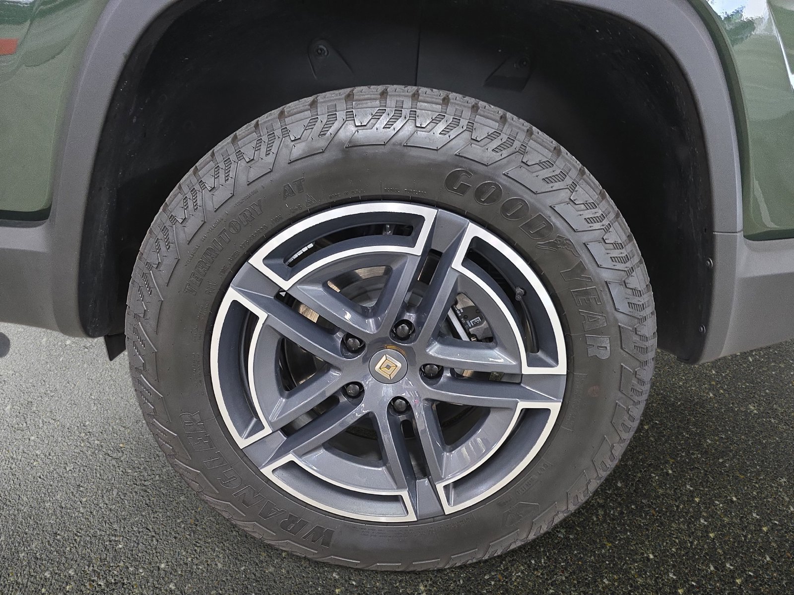 Used 2026 Rivian R1S Adventure Dual AWD/4WD image 32