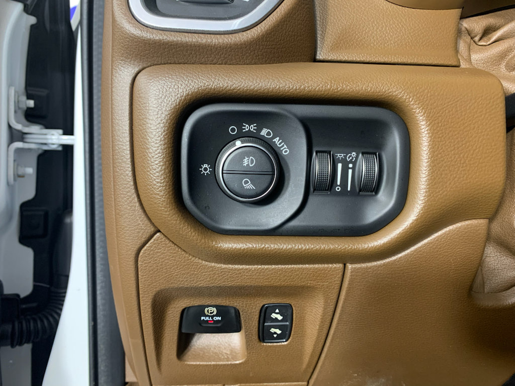 Used 2020 RAM 1500 Laramie AWD/4WD image 15