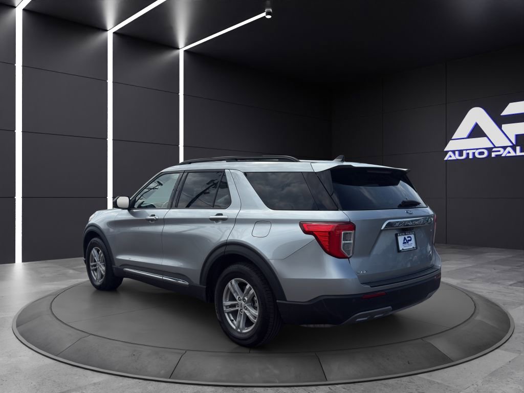 Used 2023 Ford Explorer XLT w/ Equipment Group 202A image 4