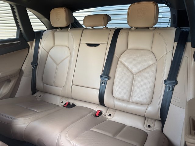 Certified 2023 Porsche Macan image 23