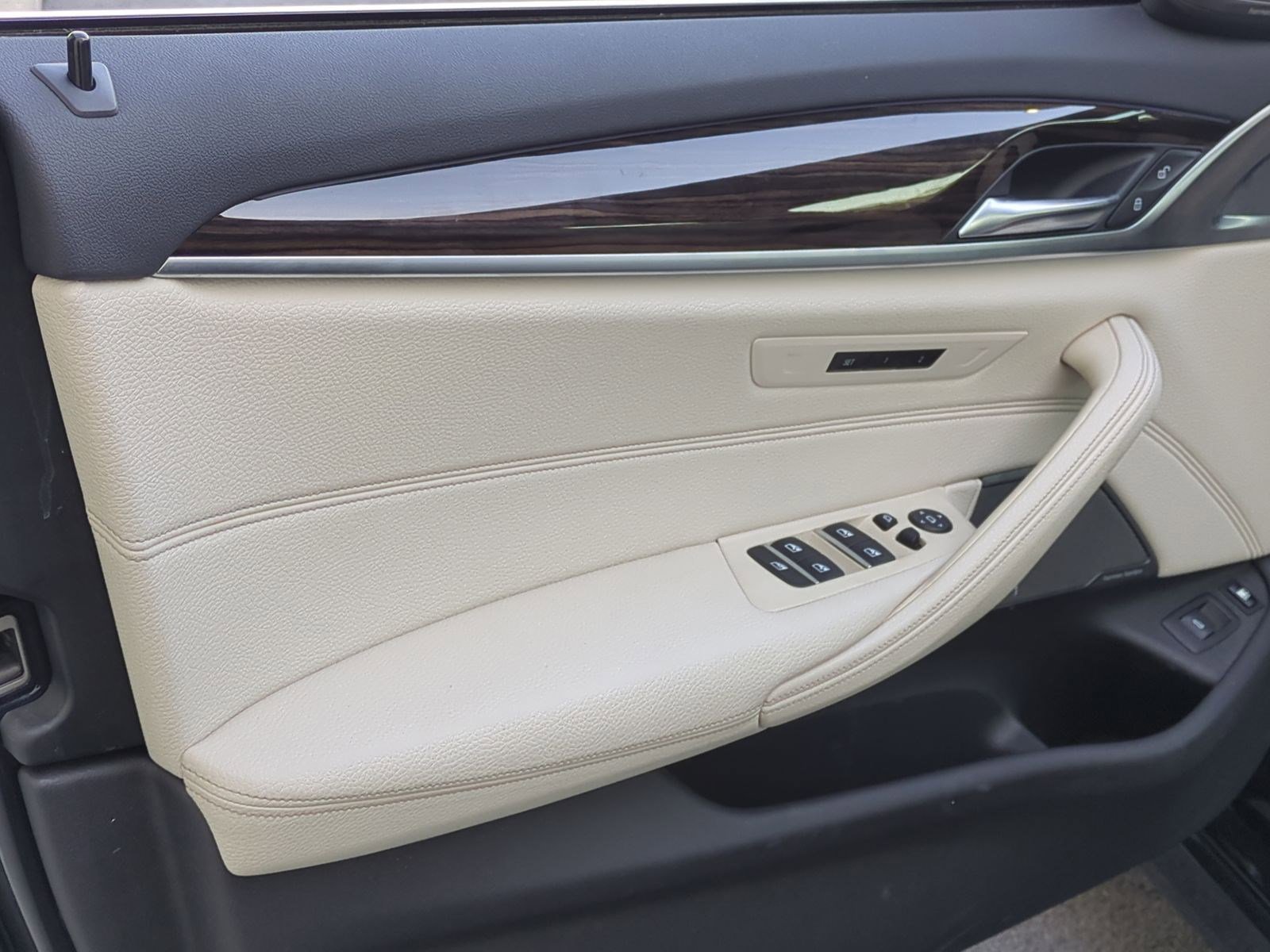 Used 2019 BMW 530e w/ Convenience Package image 14