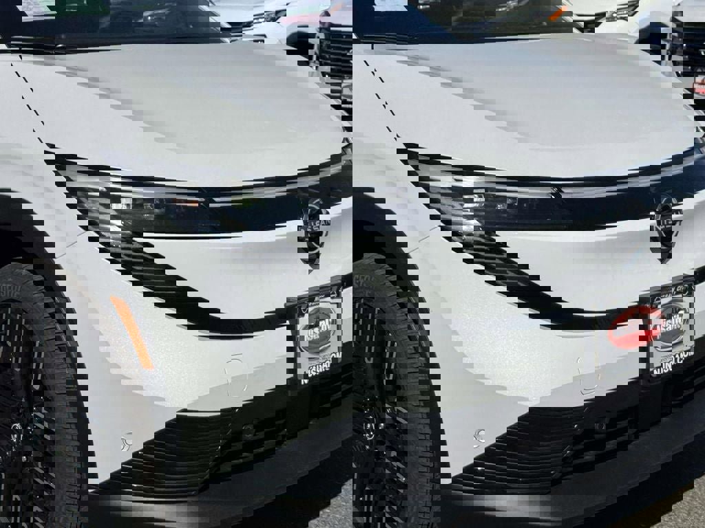 New 2026 Nissan Leaf Platinum+ w/ Floor Mat Package (Platinum+) image 8