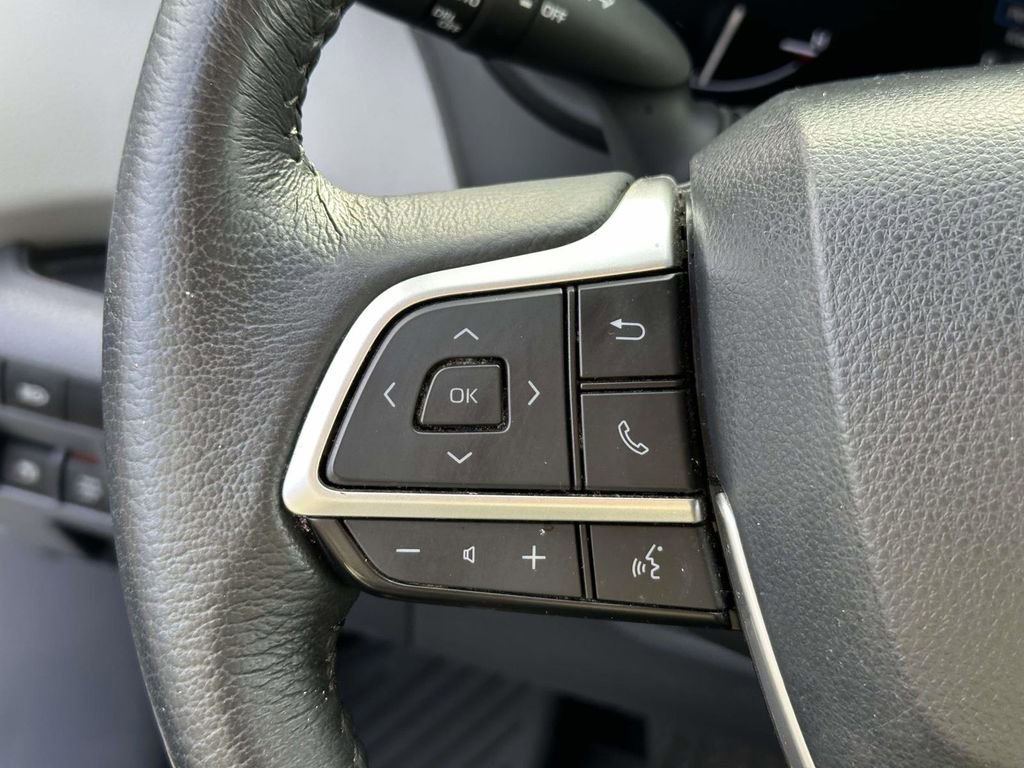 Used 2023 Toyota Sienna XLE image 22