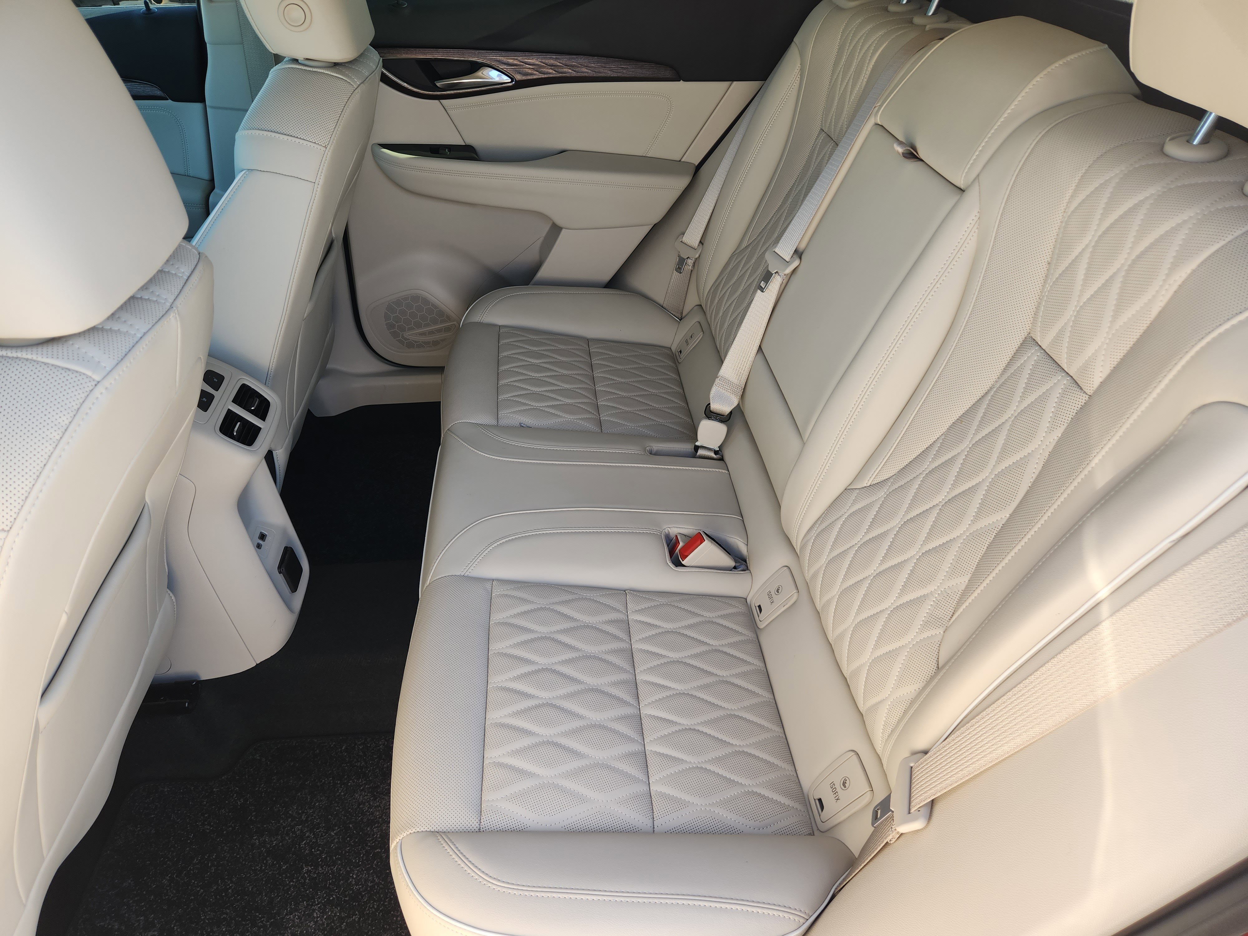 Used 2023 Buick Envision Avenir image 32