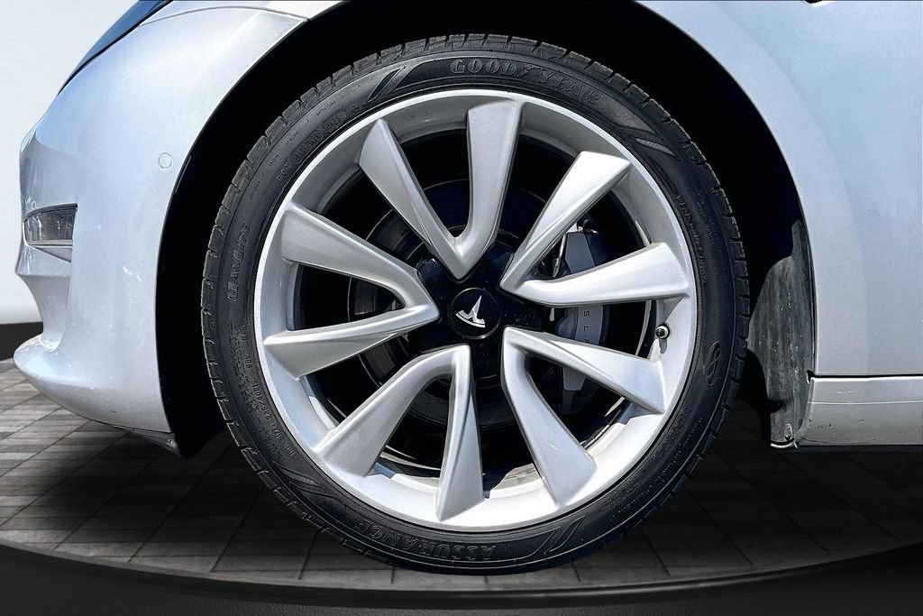 Used 2018 Tesla Model 3 Long Range RWD image 8