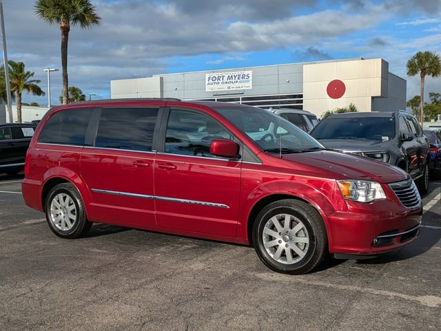Used 2014 Chrysler Town & Country Touring image 1