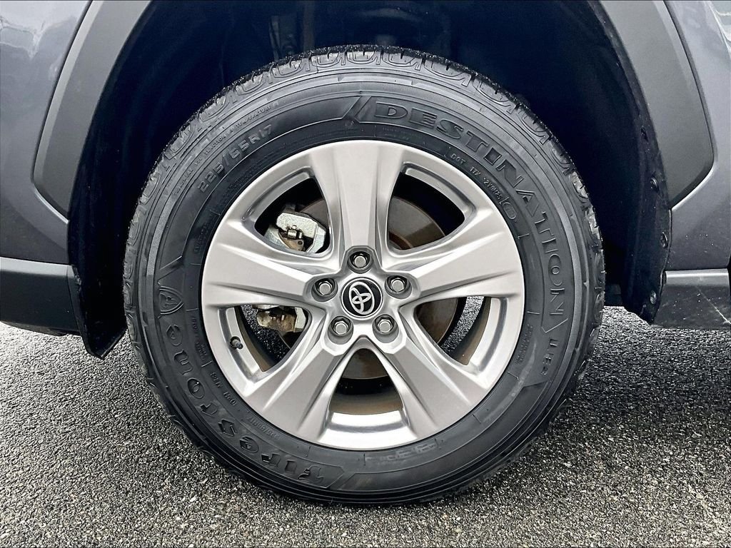 Used 2025 Toyota RAV4 XLE AWD/4WD image 7