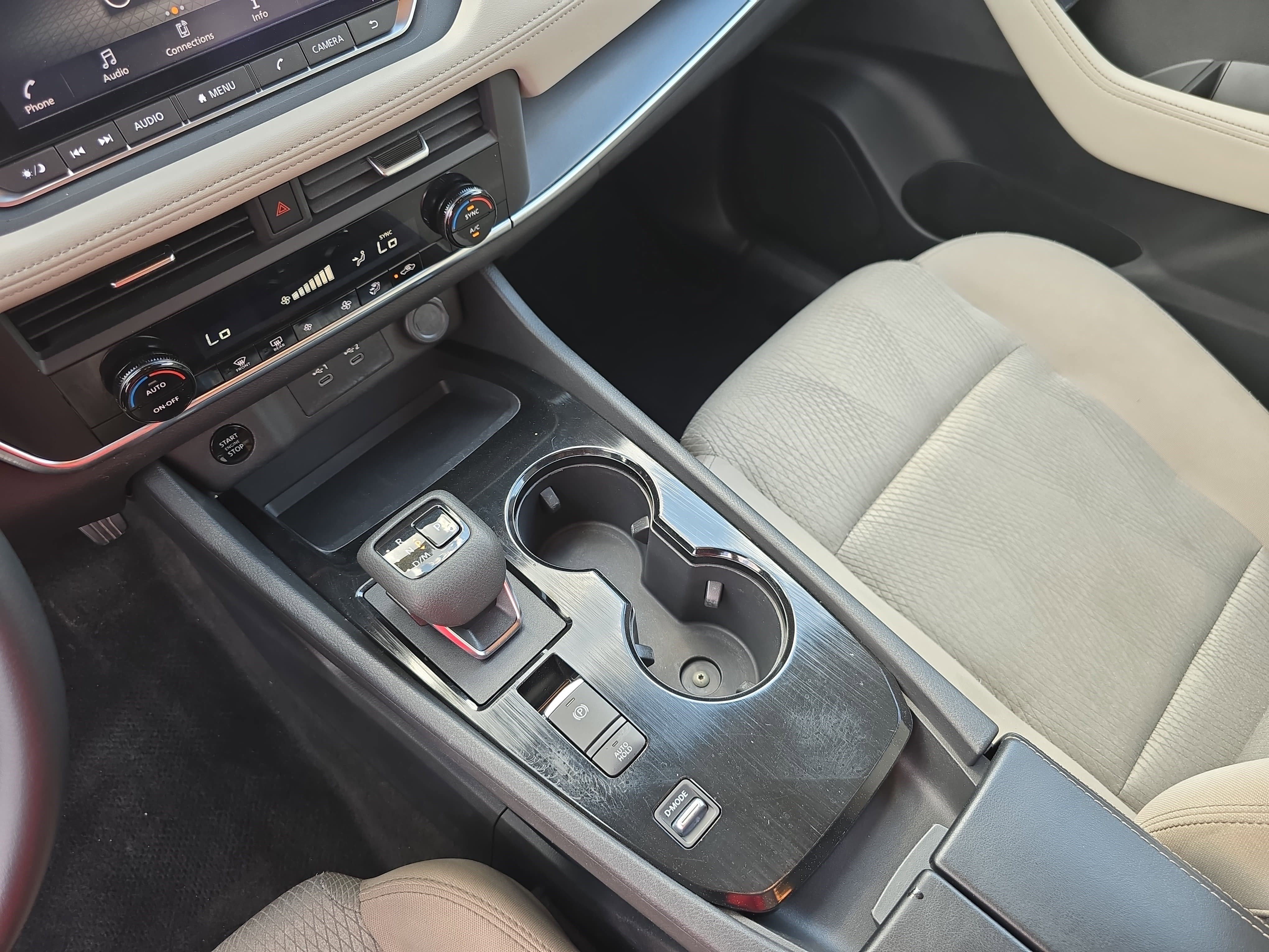 Used 2024 Nissan Rogue SV image 25