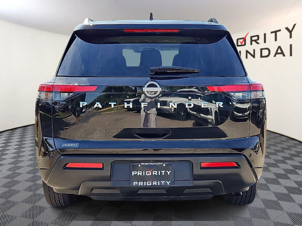 Used 2025 Nissan Pathfinder SV FWD image 4