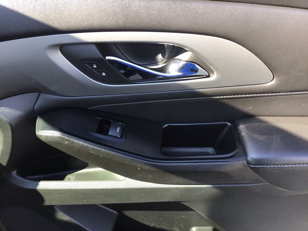 Used 2023 Chevrolet Traverse LT FWD image 15