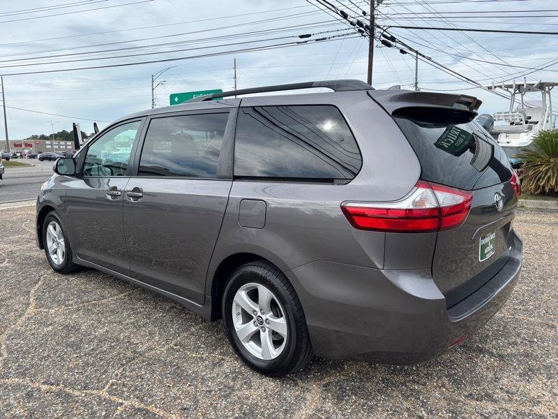 Used 2019 Toyota Sienna LE FWD image 3