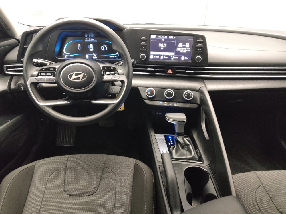Used 2025 Hyundai Elantra SE image 22