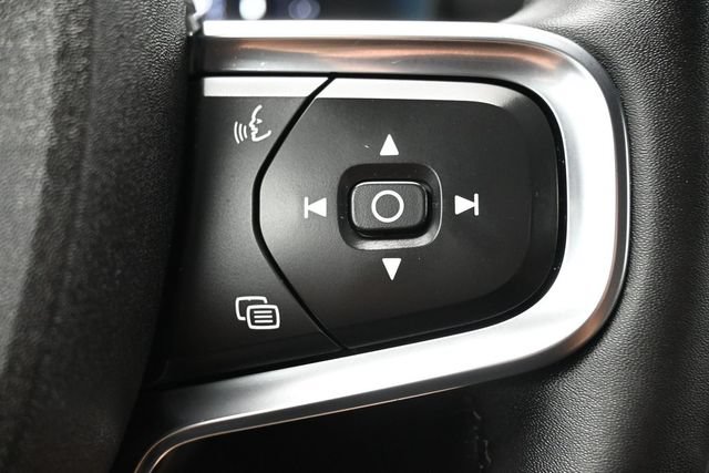 Used 2023 Volvo XC40 B5 Core w/ Convenience Package AWD/4WD image 24