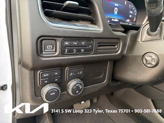Used 2022 Chevrolet Tahoe Z71 w/ Luxury Package AWD/4WD image 17