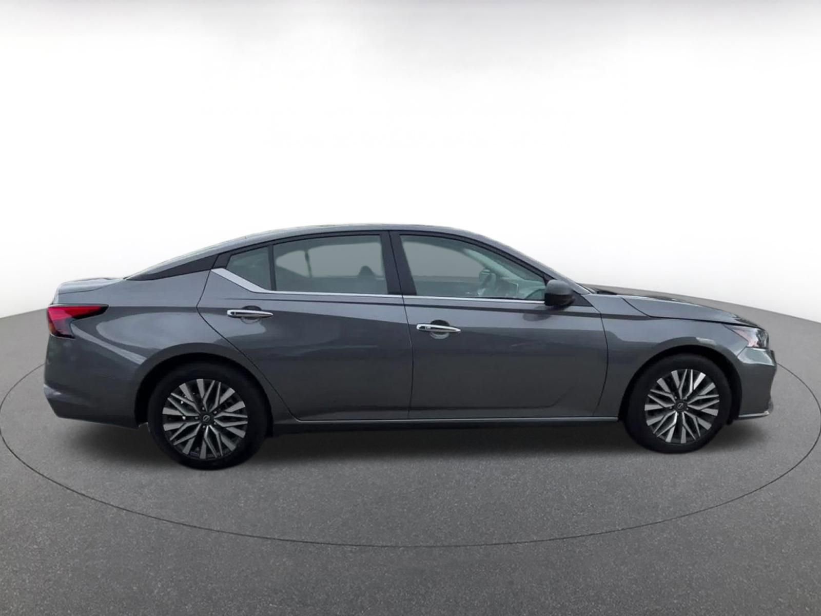 Used 2025 Nissan Altima 2.5 SV FWD image 16