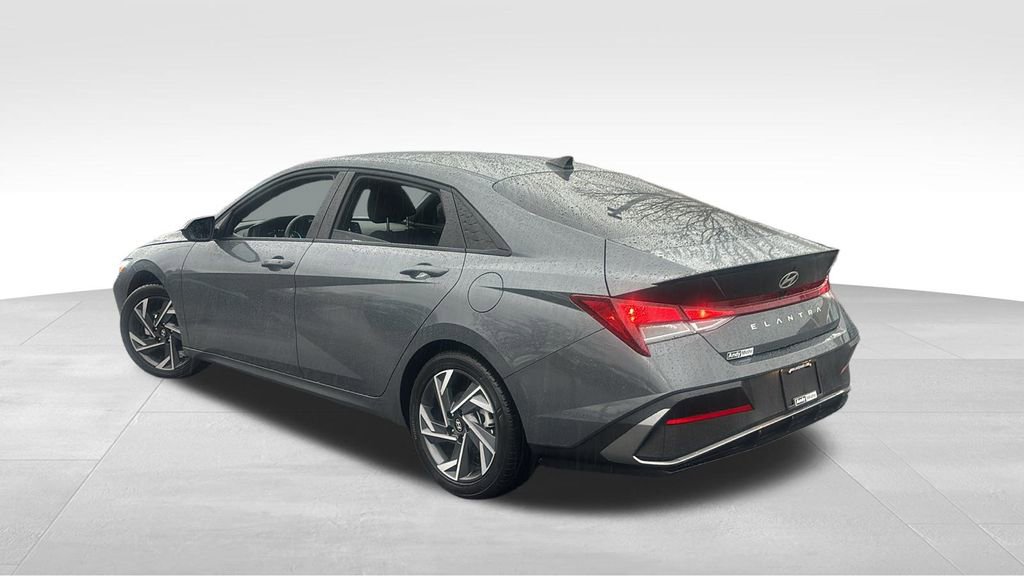 Used 2025 Hyundai Elantra Sport image 5
