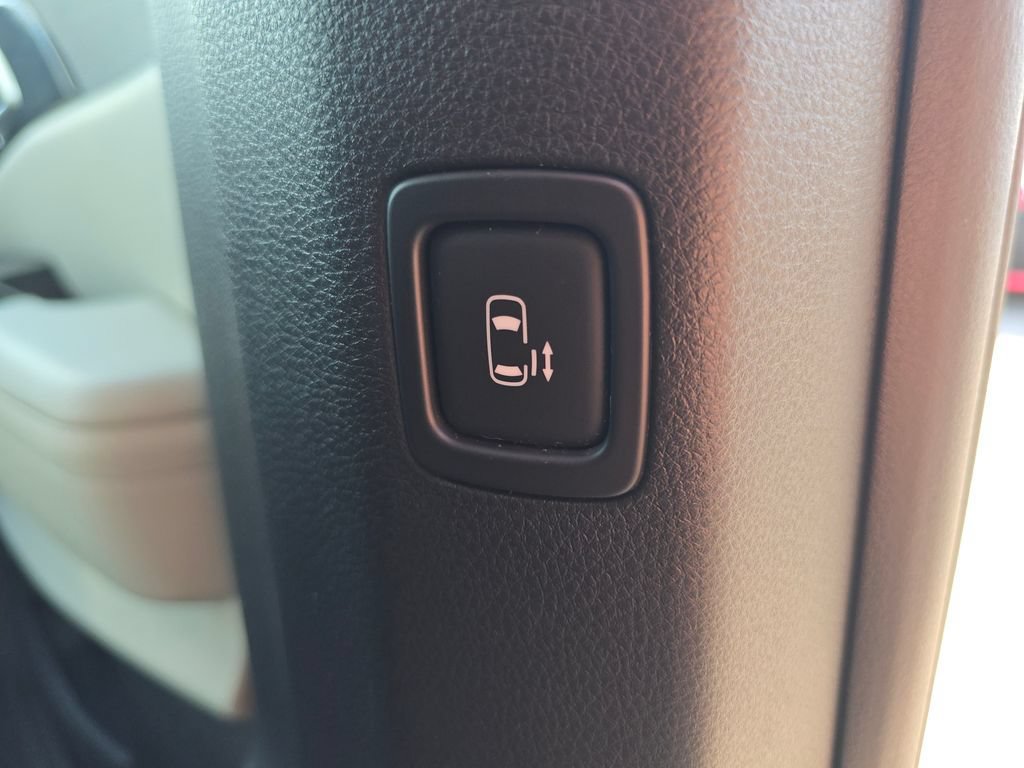 Used 2022 Kia Carnival EX FWD image 15