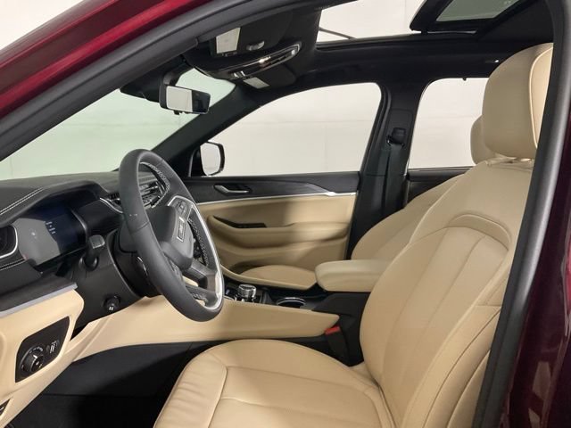 Used 2024 Jeep Grand Cherokee Limited w/ Luxury Tech Group II AWD/4WD image 28