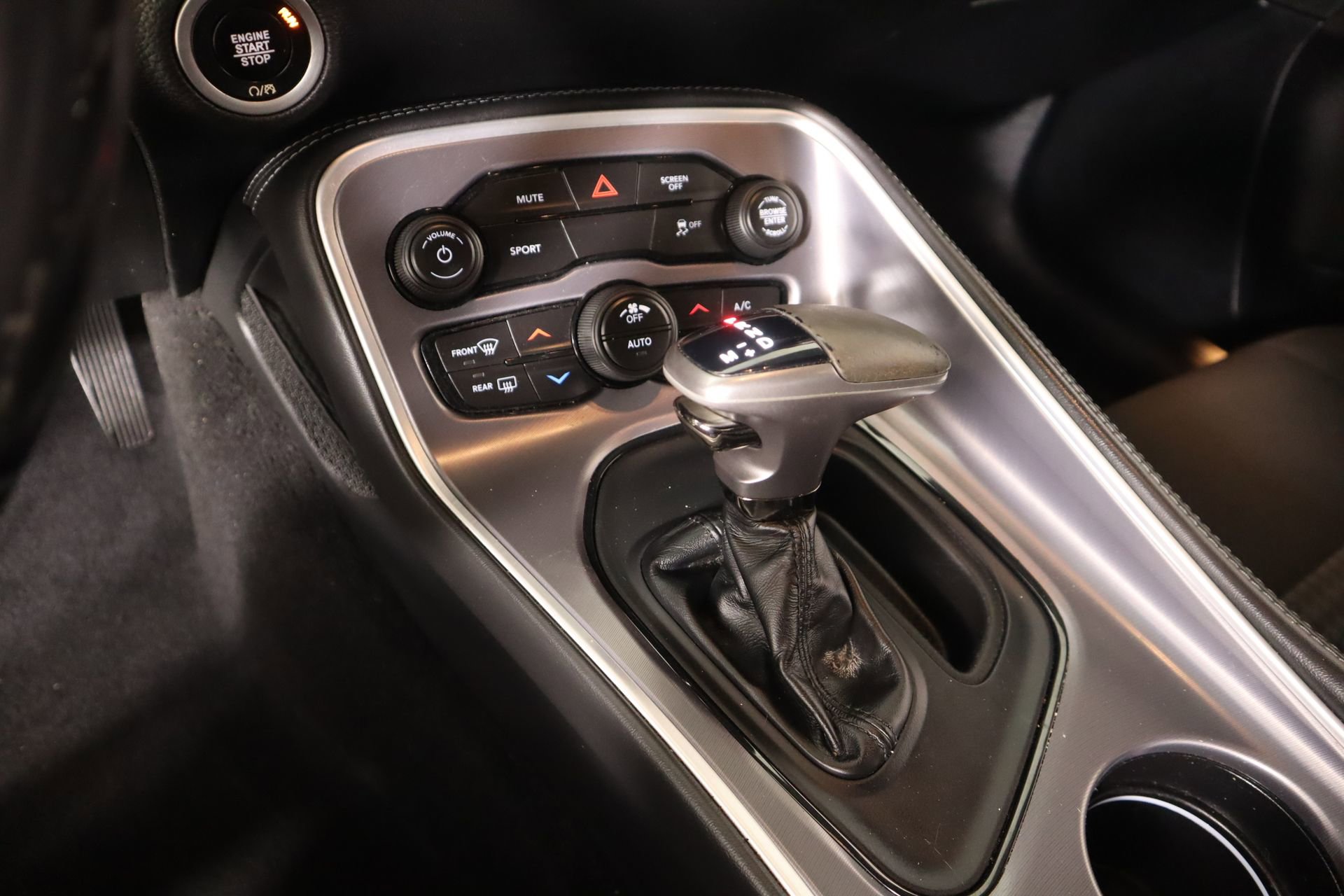 Used 2020 Dodge Challenger SXT image 7