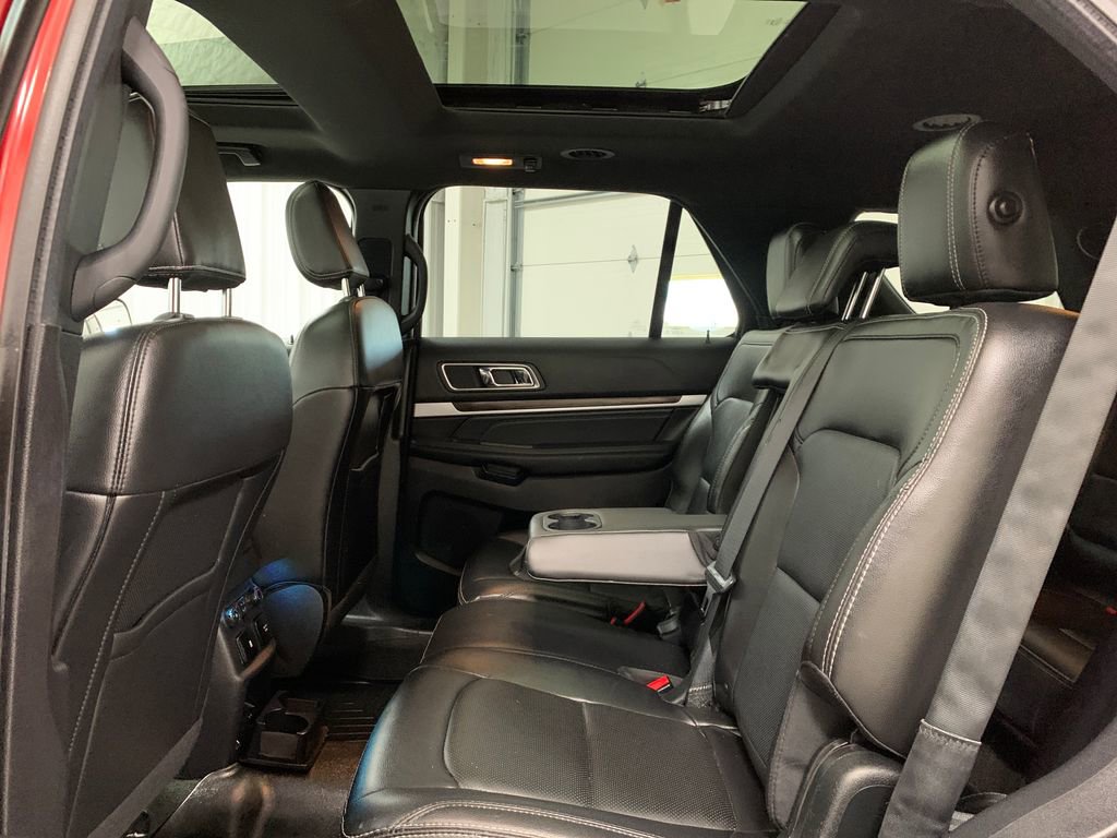 Used 2018 Ford Explorer Limited w/ Equipment Group 301A AWD/4WD image 18