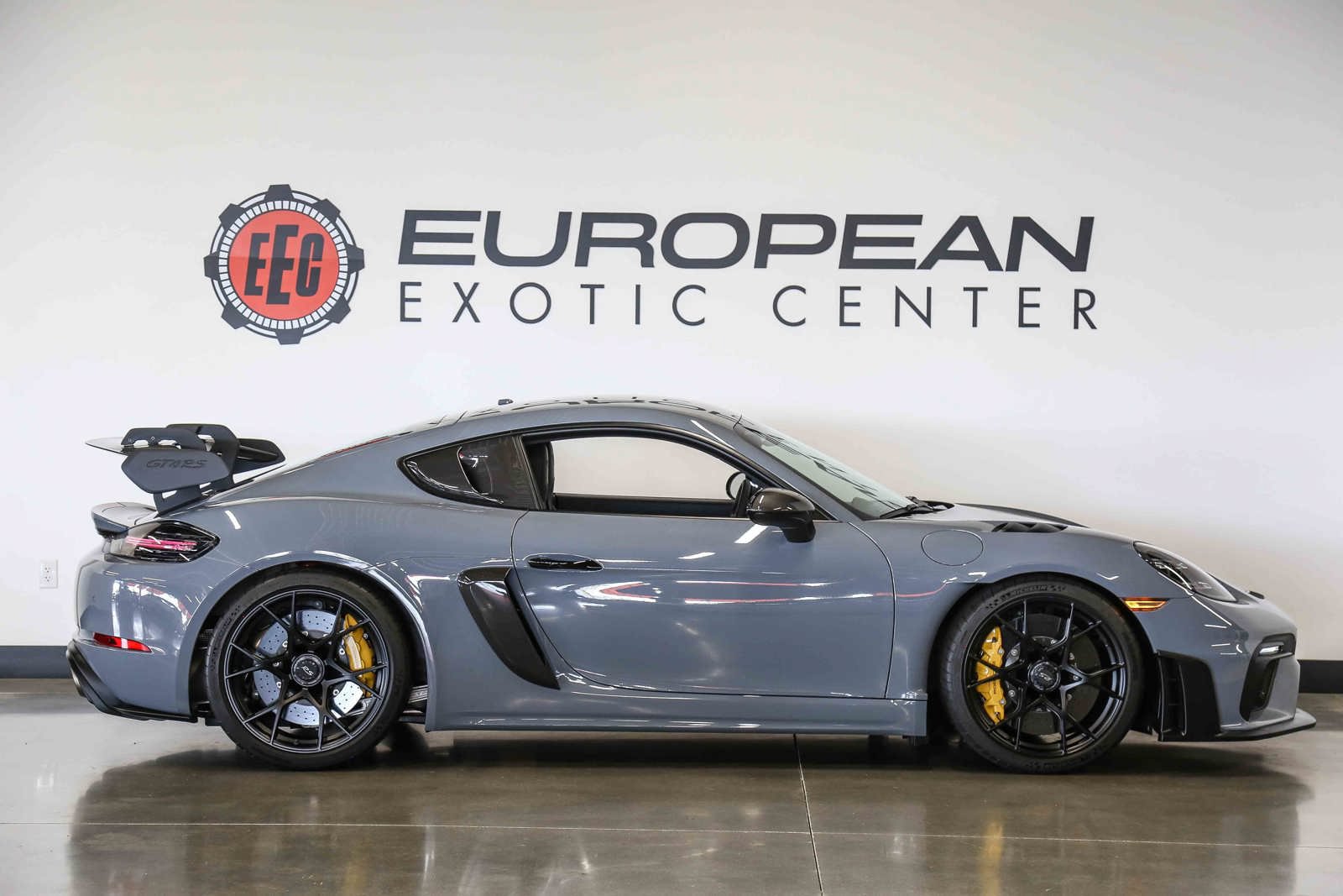 Used 2025 Porsche 718 Cayman GT4 RS w/ Weissach Package RWD image 17