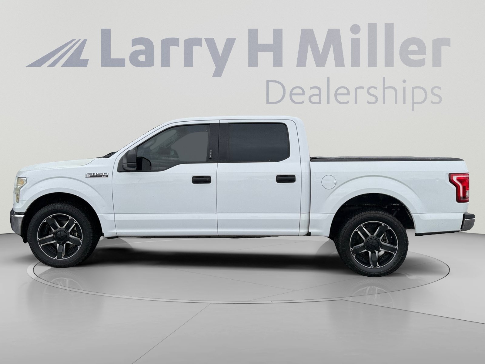 Used 2017 Ford F150 XLT RWD image 2