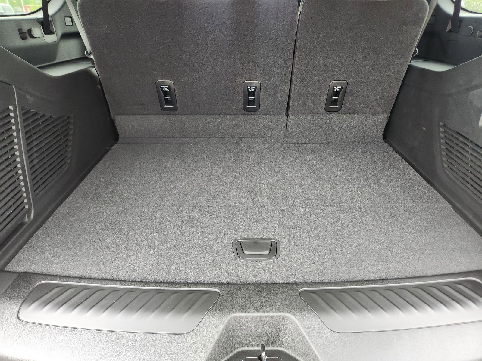 New 2026 Chevrolet Suburban LT image 14