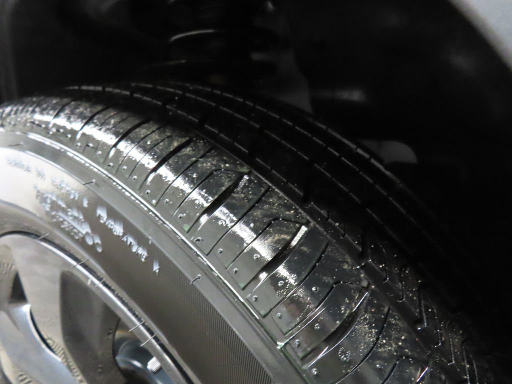 Used 2018 Jeep Cherokee Limited w/ High Altitude Package image 9