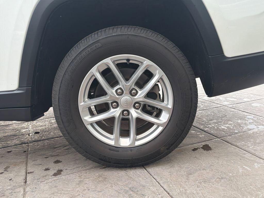 Used 2023 Jeep Grand Cherokee L Laredo image 10