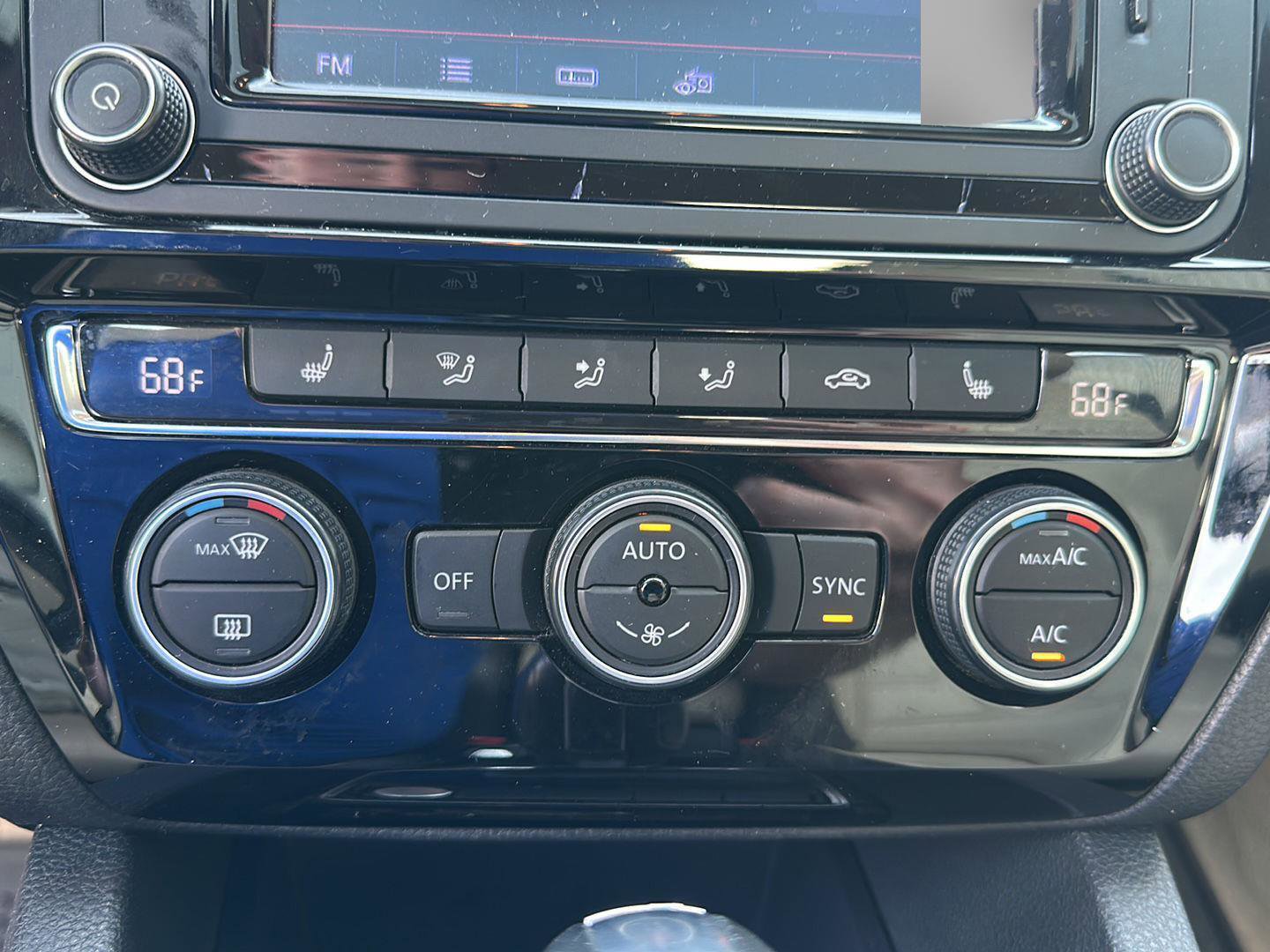 Used 2016 Volkswagen Jetta SEL Premium w/ Lighting Package image 15