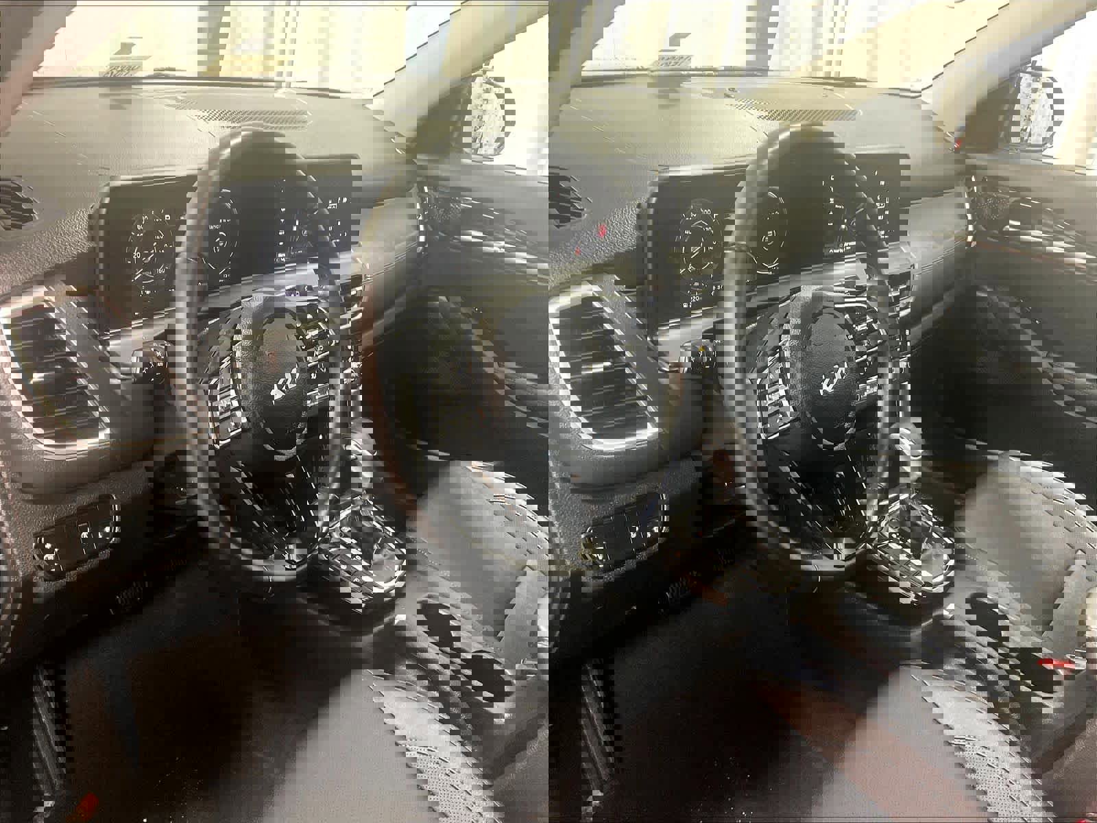 Used 2024 Kia Seltos EX image 8