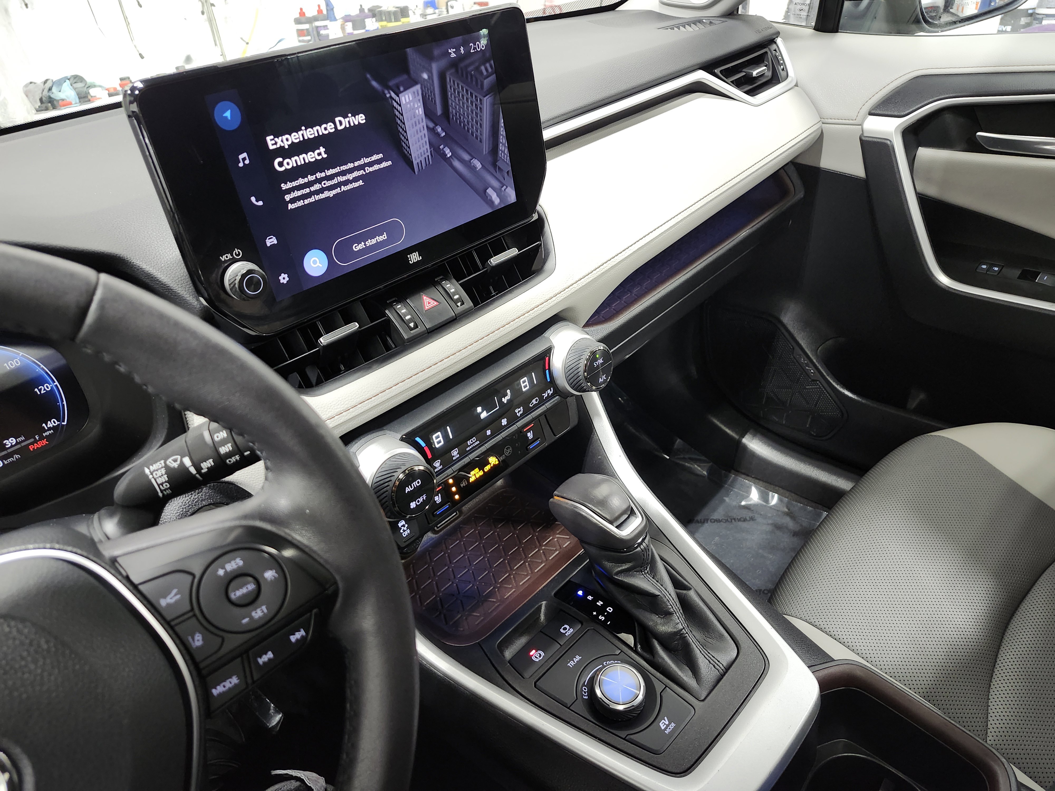 Used 2023 Toyota RAV4 Limited image 31