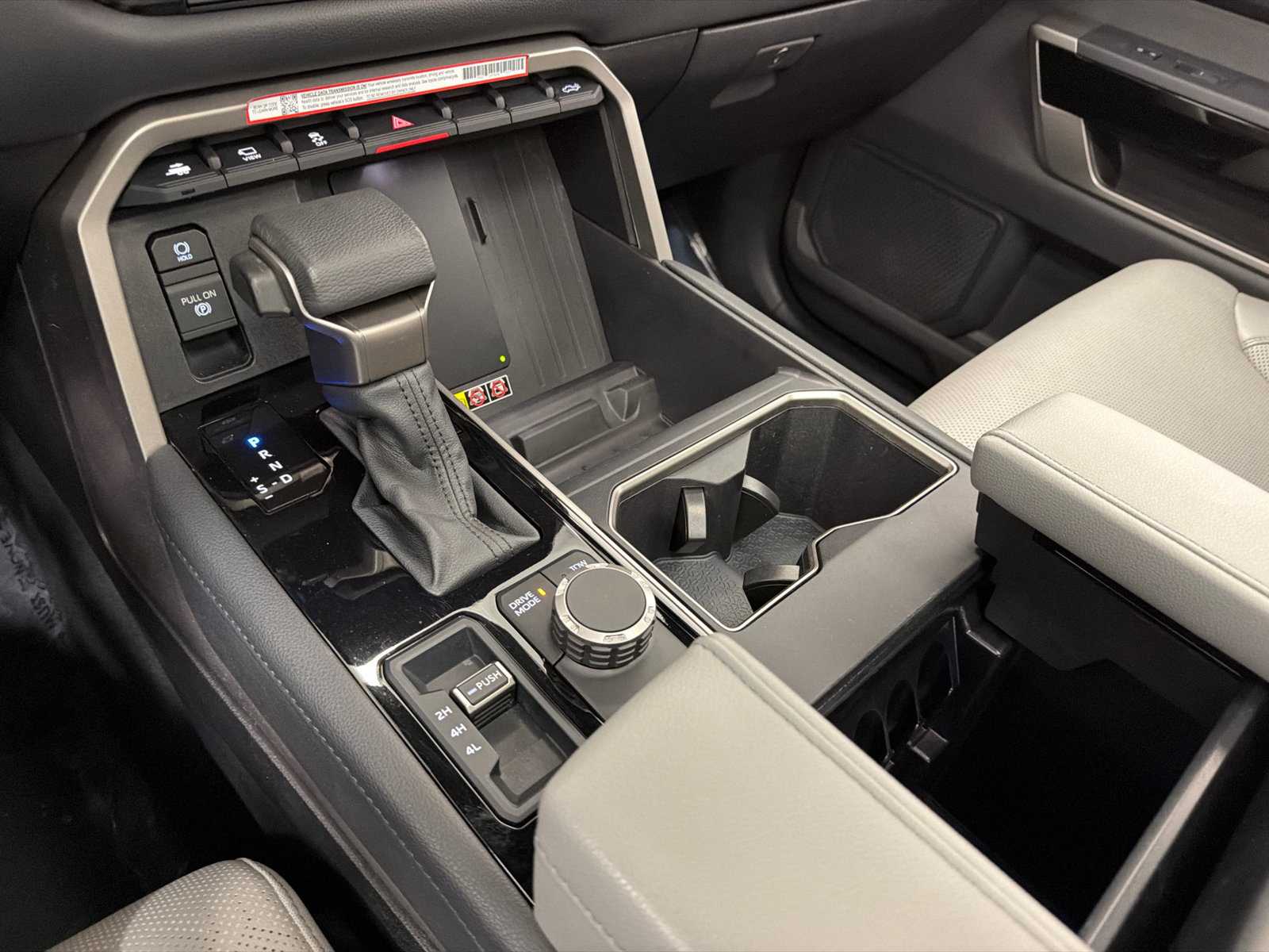 Used 2025 Toyota Tundra Limited AWD/4WD image 28