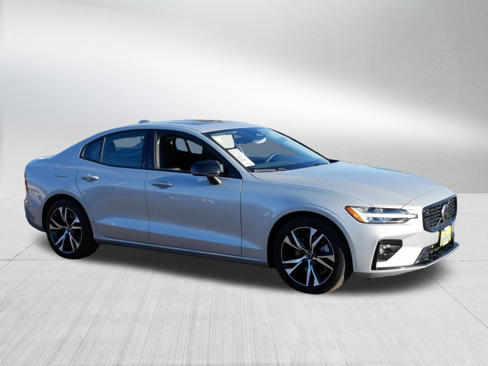 Used 2025 Volvo S60 B5 Core image 8