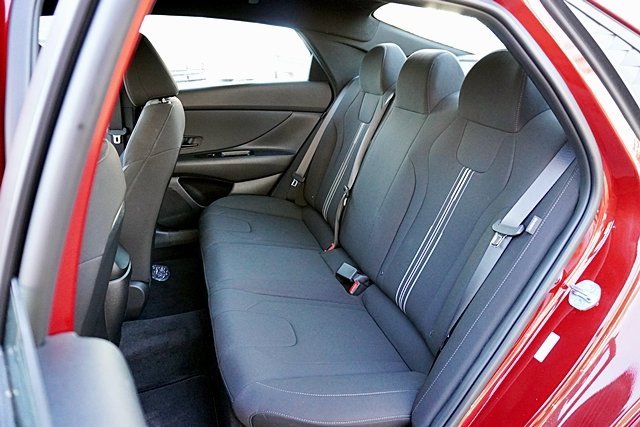 Used 2025 Hyundai Elantra Sport image 15