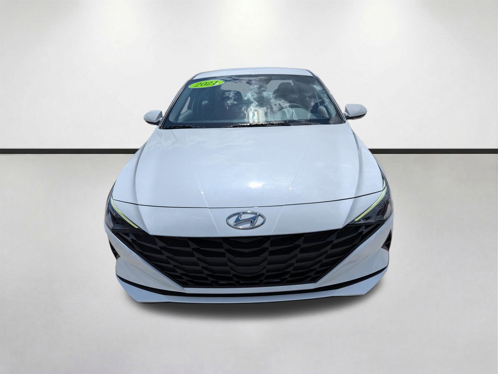 Used 2021 Hyundai Elantra SE w/ Preferred Accessory Package FWD image 10