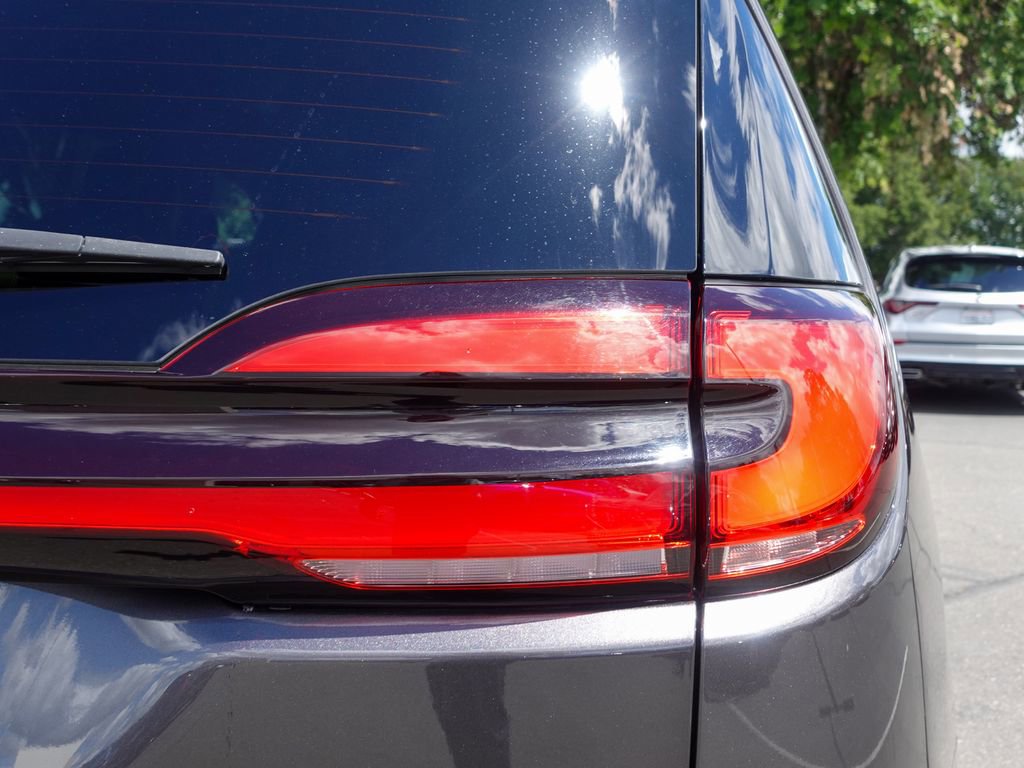 Used 2021 Chrysler Pacifica Limited w/ Premium & Safety Sphere Group image 5