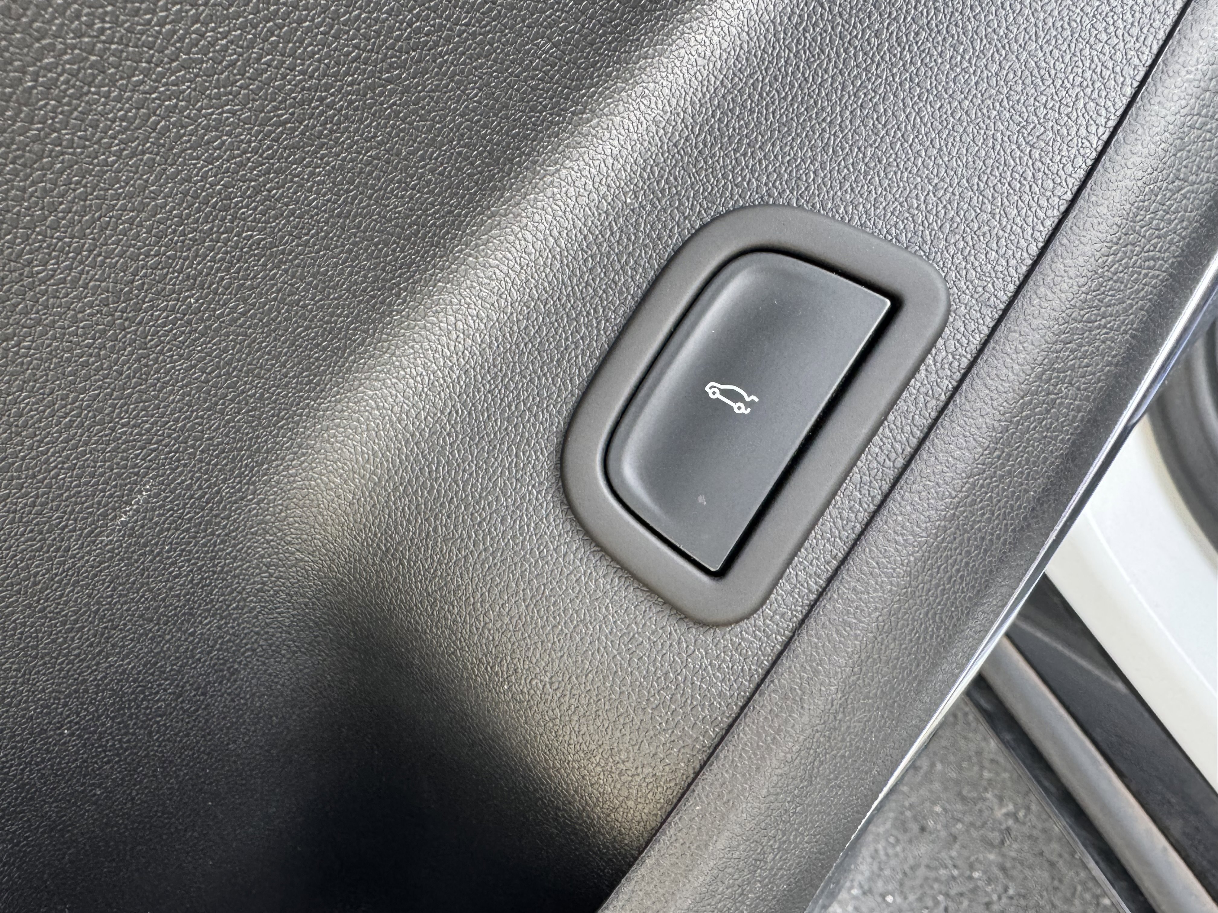 Used 2025 GMC Acadia Denali image 16