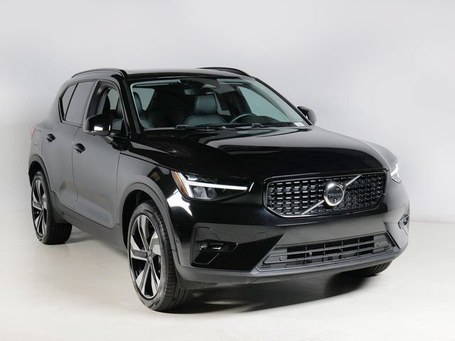 Used 2025 Volvo XC40 B5 Plus AWD/4WD image 10