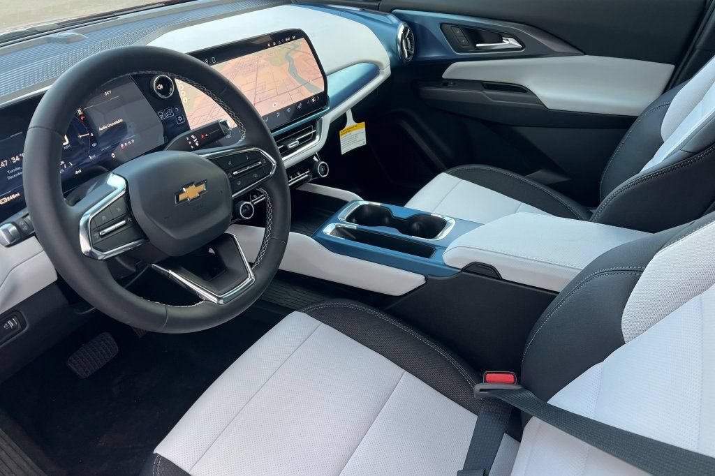 New 2026 Chevrolet Equinox EV LT AWD/4WD image 7