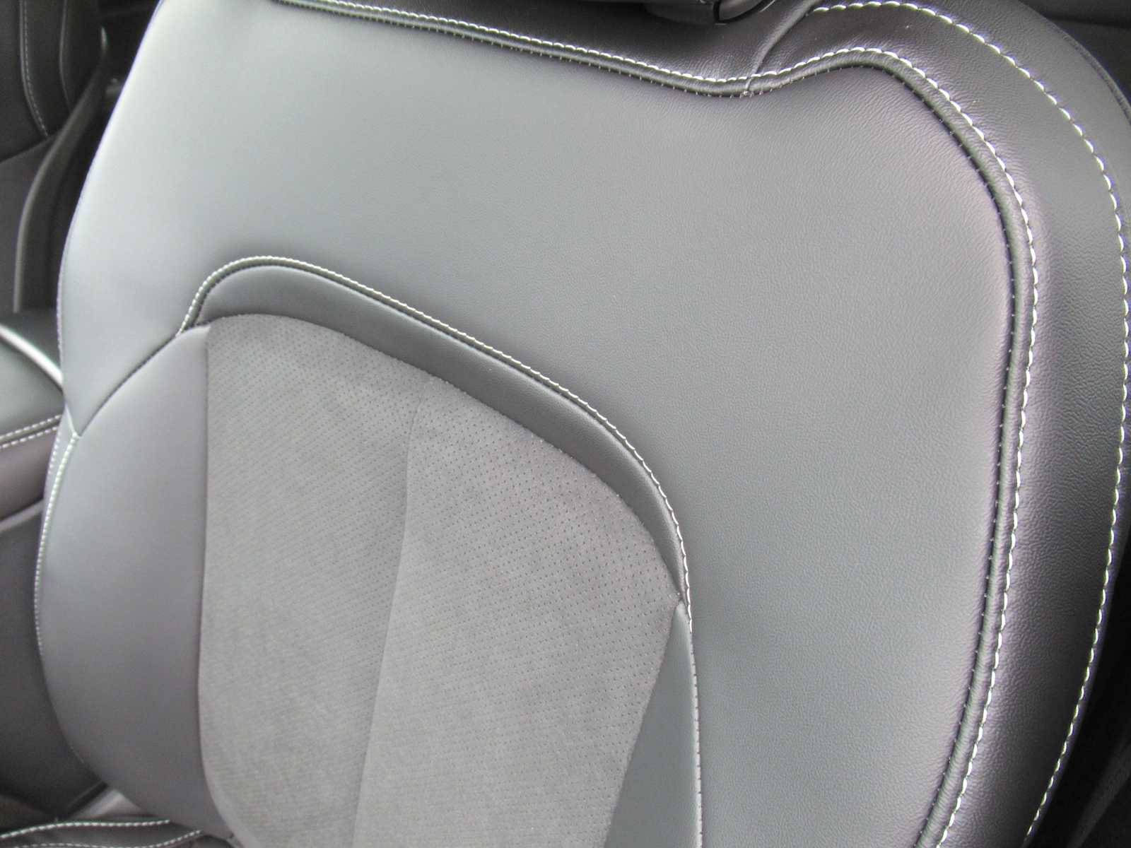 New 2025 Jeep Grand Cherokee L Altitude image 20