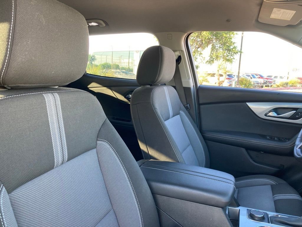 Used 2025 Chevrolet Blazer LT FWD image 8