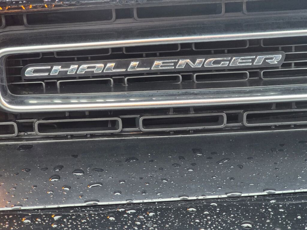 Used 2019 Dodge Challenger SXT image 15