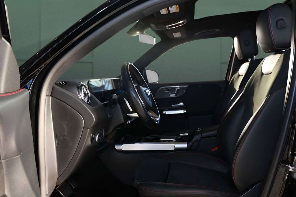 Used 2023 Mercedes-Benz GLB 250 4MATIC image 11