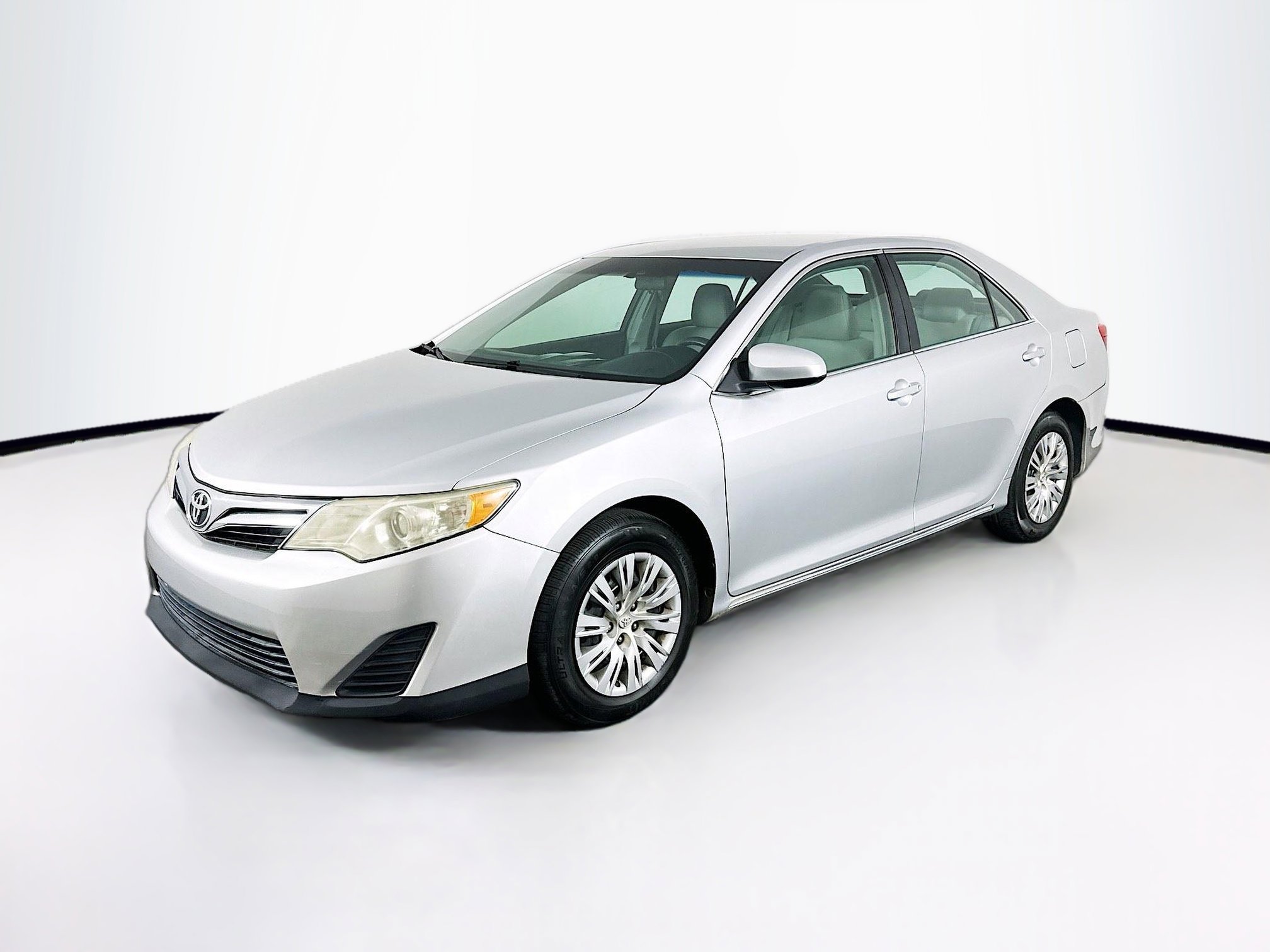 Used 2012 Toyota Camry LE image 3